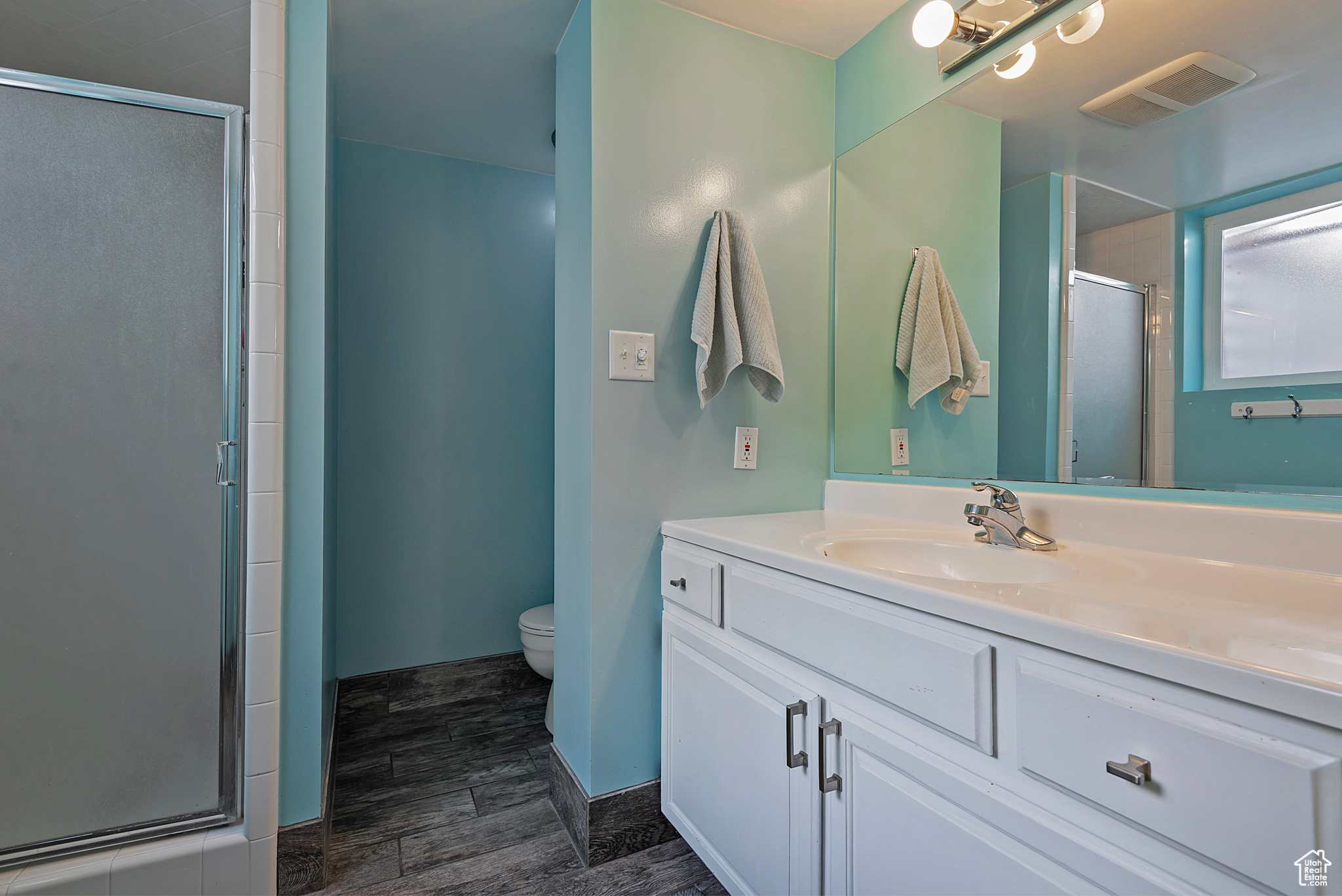 North Salt Lake, Utah 84054, United States, 4 Bedrooms Bedrooms, ,3 BathroomsBathrooms,Residential,Pending,141153