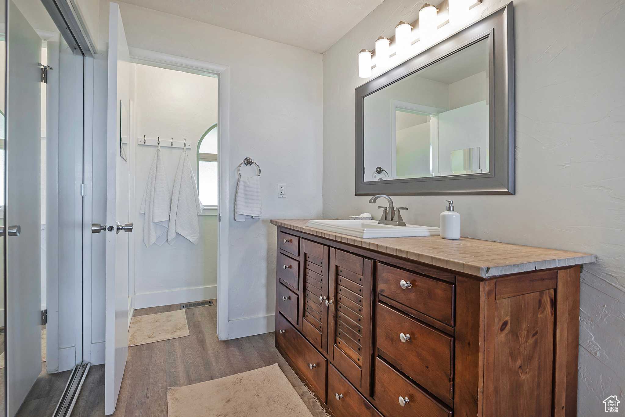 North Salt Lake, Utah 84054, United States, 4 Bedrooms Bedrooms, ,3 BathroomsBathrooms,Residential,Pending,141153