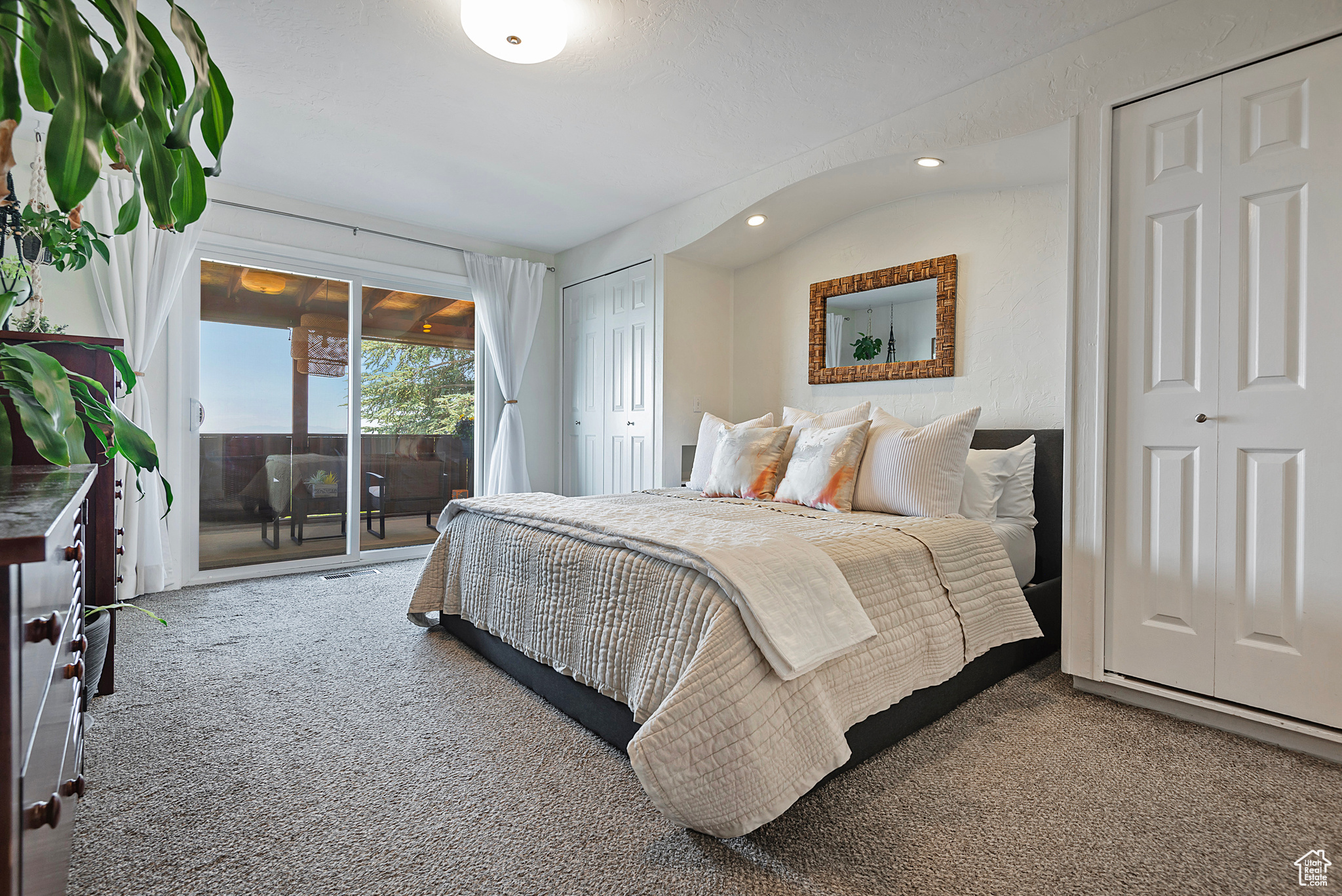 North Salt Lake, Utah 84054, United States, 4 Bedrooms Bedrooms, ,3 BathroomsBathrooms,Residential,Pending,141153