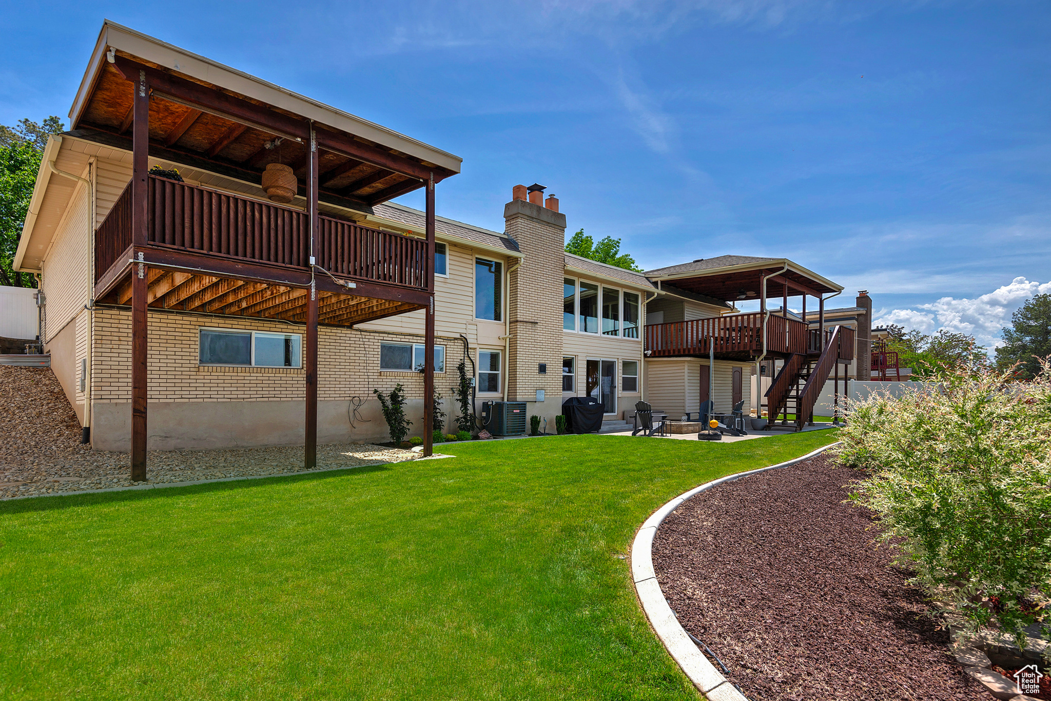 North Salt Lake, Utah 84054, United States, 4 Bedrooms Bedrooms, ,3 BathroomsBathrooms,Residential,Pending,141153