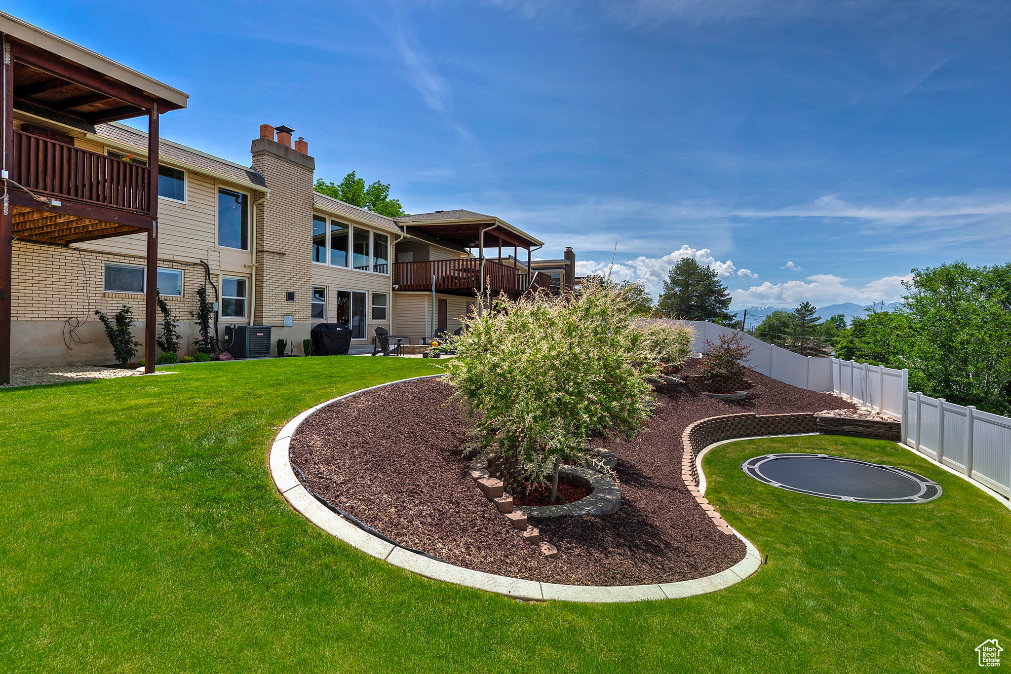 North Salt Lake, Utah 84054, United States, 4 Bedrooms Bedrooms, ,3 BathroomsBathrooms,Residential,Pending,141153