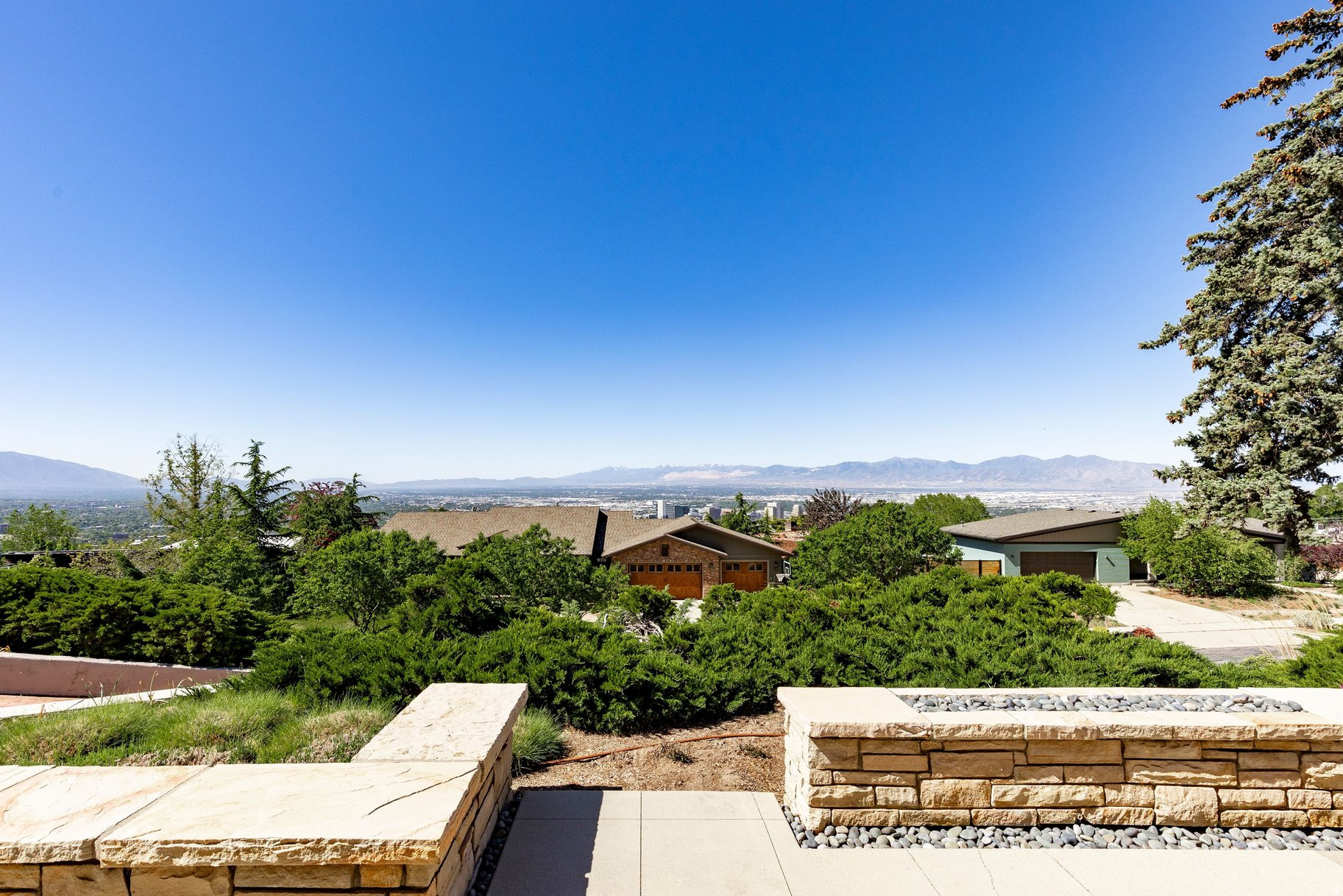 NORTH CREST - Residential