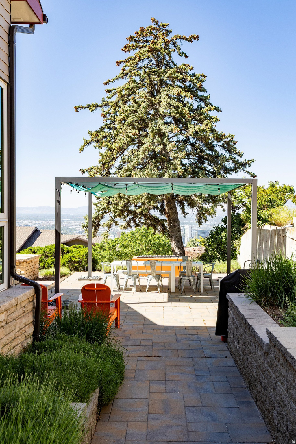 NORTH CREST - Residential