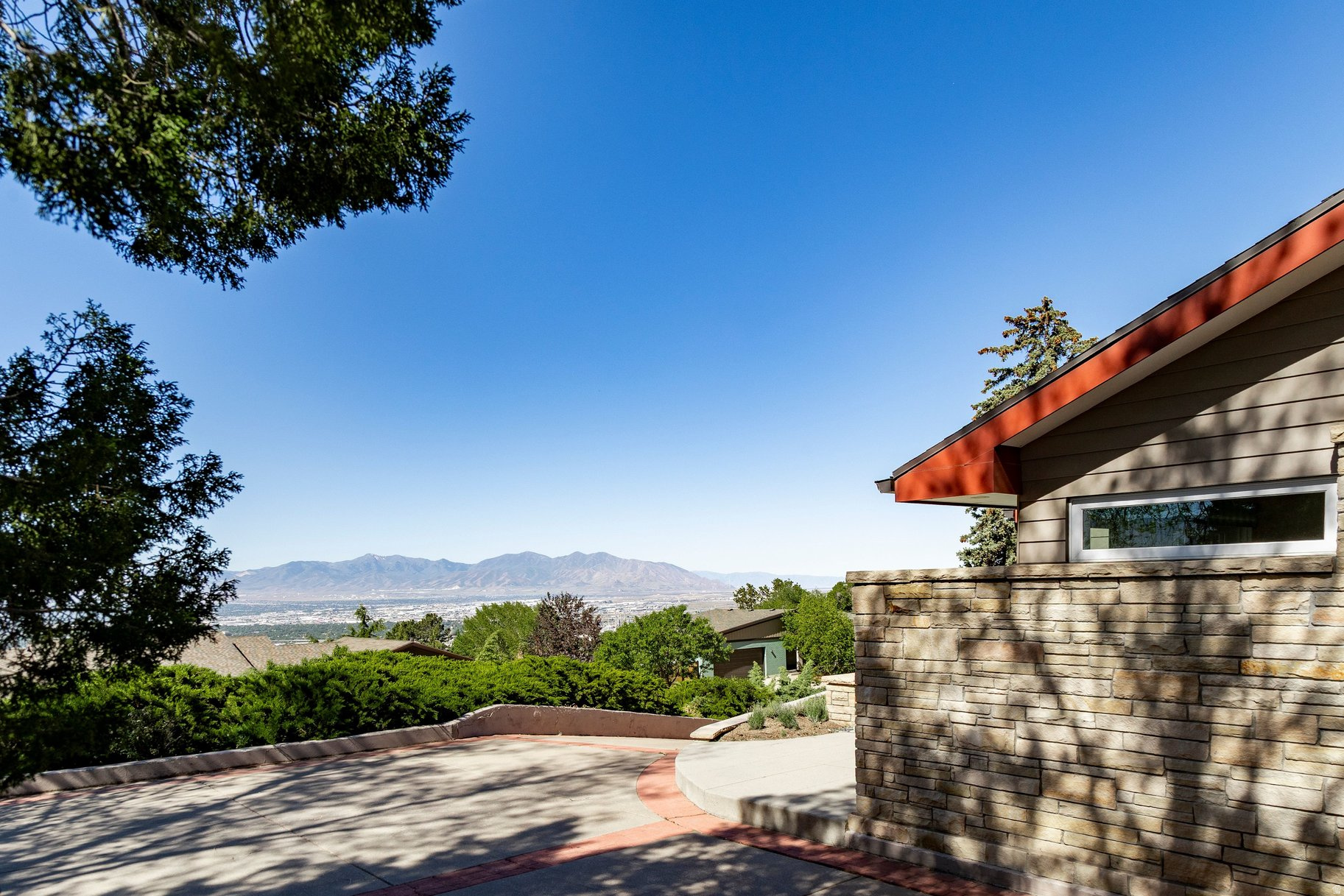 NORTH CREST - Residential
