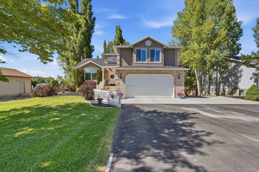 Photo of 155 E 400 S, Hyrum, UT 84319 (MLS # 2162669)