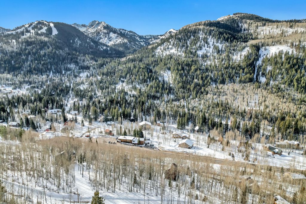 Photo of 11312 E MULE HOLLOW LN, Salt Lake City, UT 84121 (MLS # 2134012)