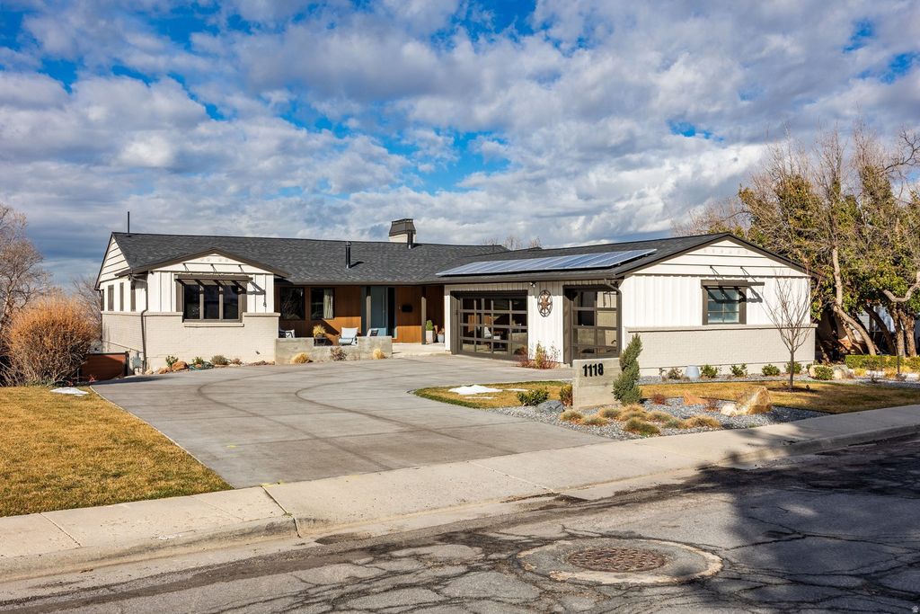 Photo of 1118 S OAK HILLS WAY, Salt Lake City, UT 84108 (MLS # 2140488)