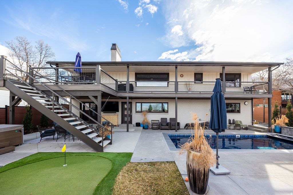 Photo of 1118 S OAK HILLS WAY, Salt Lake City, UT 84108 (MLS # 2140488)