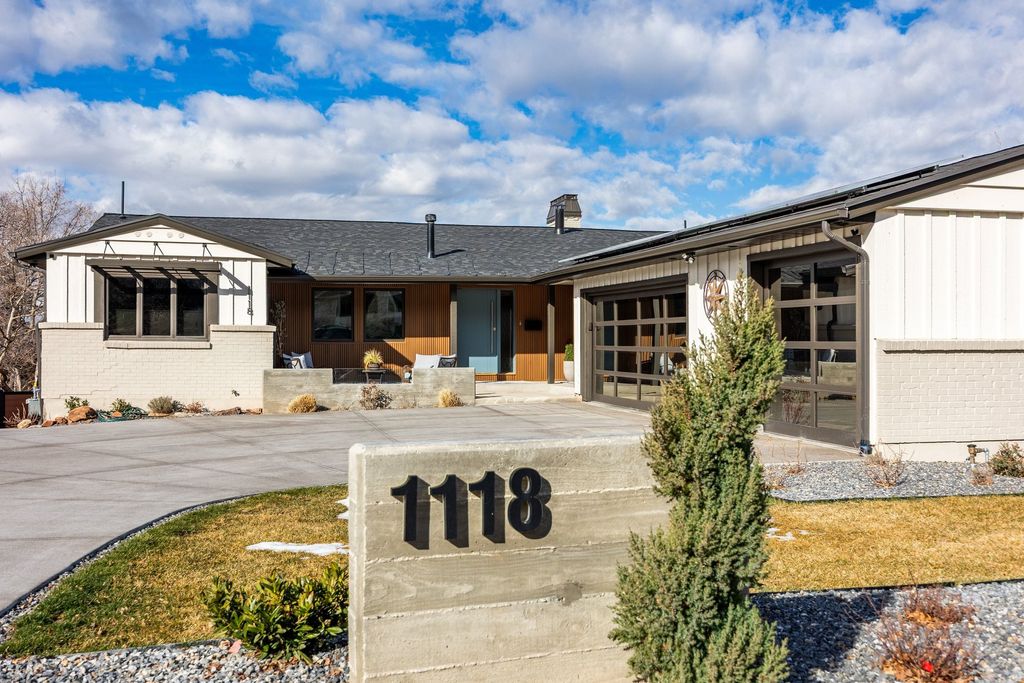 Photo of 1118 S OAK HILLS WAY, Salt Lake City, UT 84108 (MLS # 2140488)