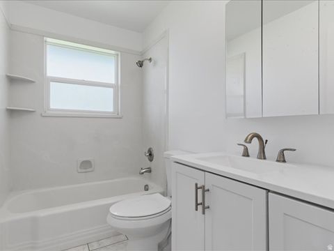 Tiny photo for 473 E 1650 S, Bountiful, UT 84010 (MLS # 2156230)