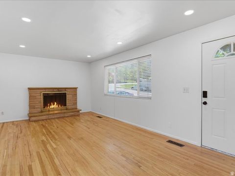Tiny photo for 473 E 1650 S, Bountiful, UT 84010 (MLS # 2156230)