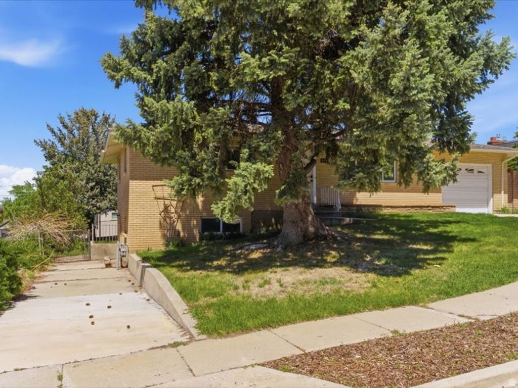 Photo of 473 E 1650 S, Bountiful, UT 84010 (MLS # 2156230)