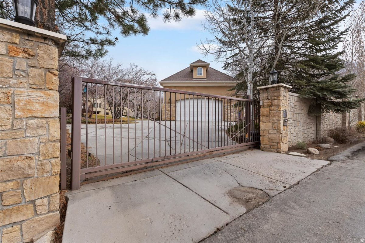 HIDDEN OAK E - Residential