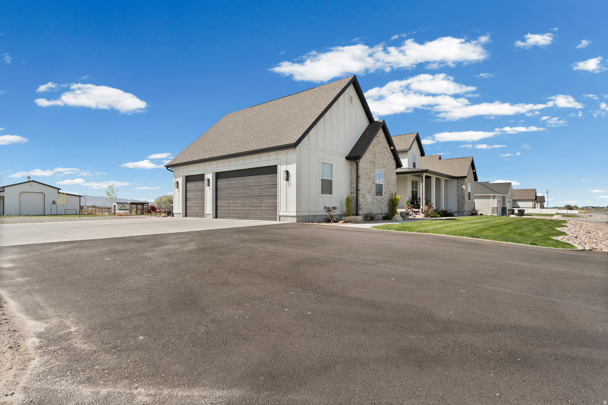 LAKESHORE RANCH - Residential