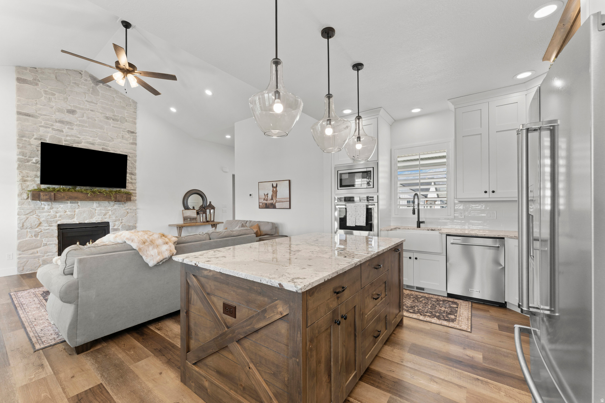 LAKESHORE RANCH - Residential