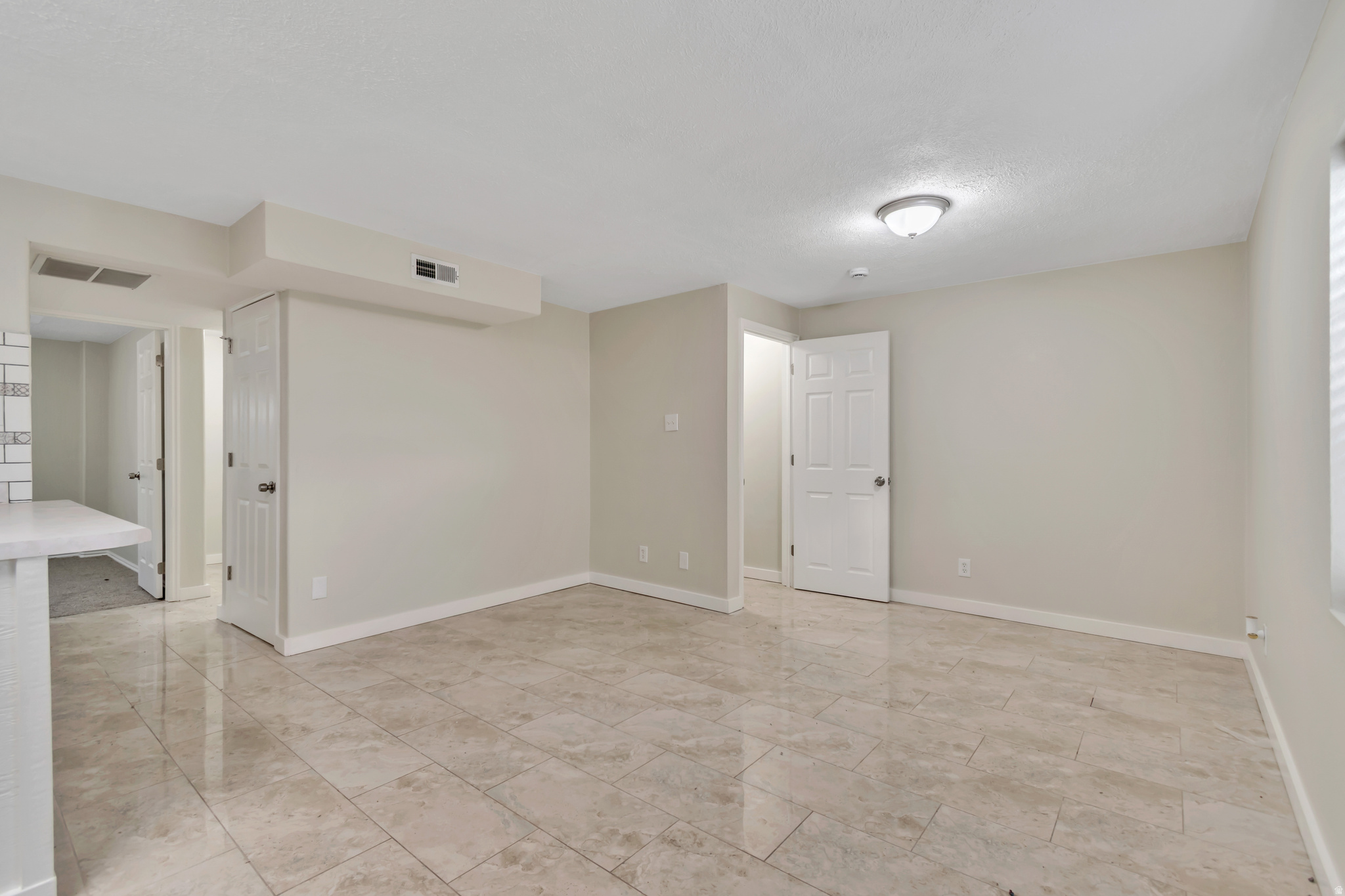 WHISPERING WILLOW - Residential