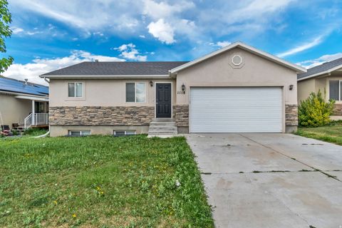 Photo of 1118 N RIDGE CT E, Spanish Fork, UT 84660 (MLS # 2150249)
