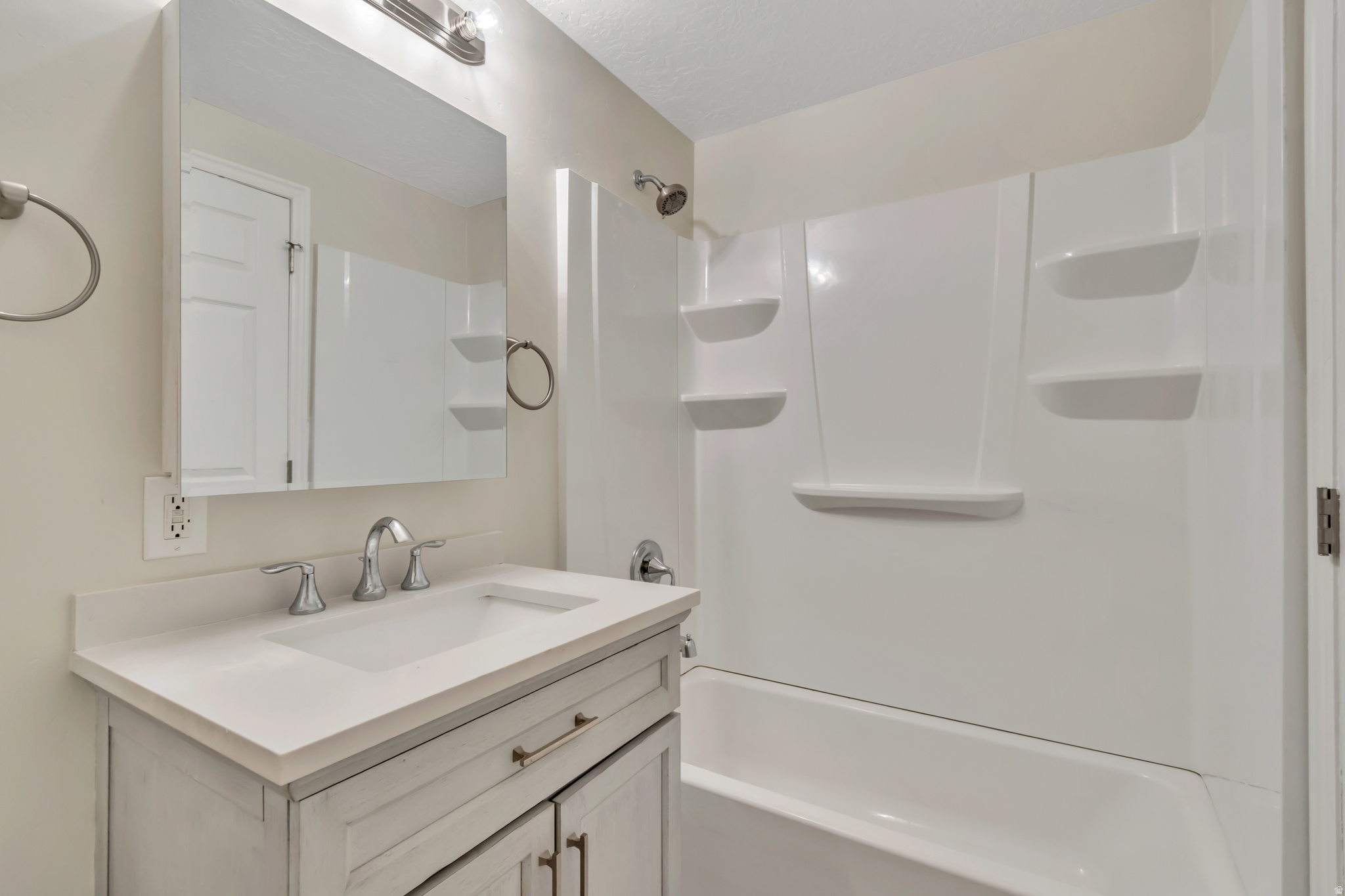 WHISPERING WILLOW - Residential