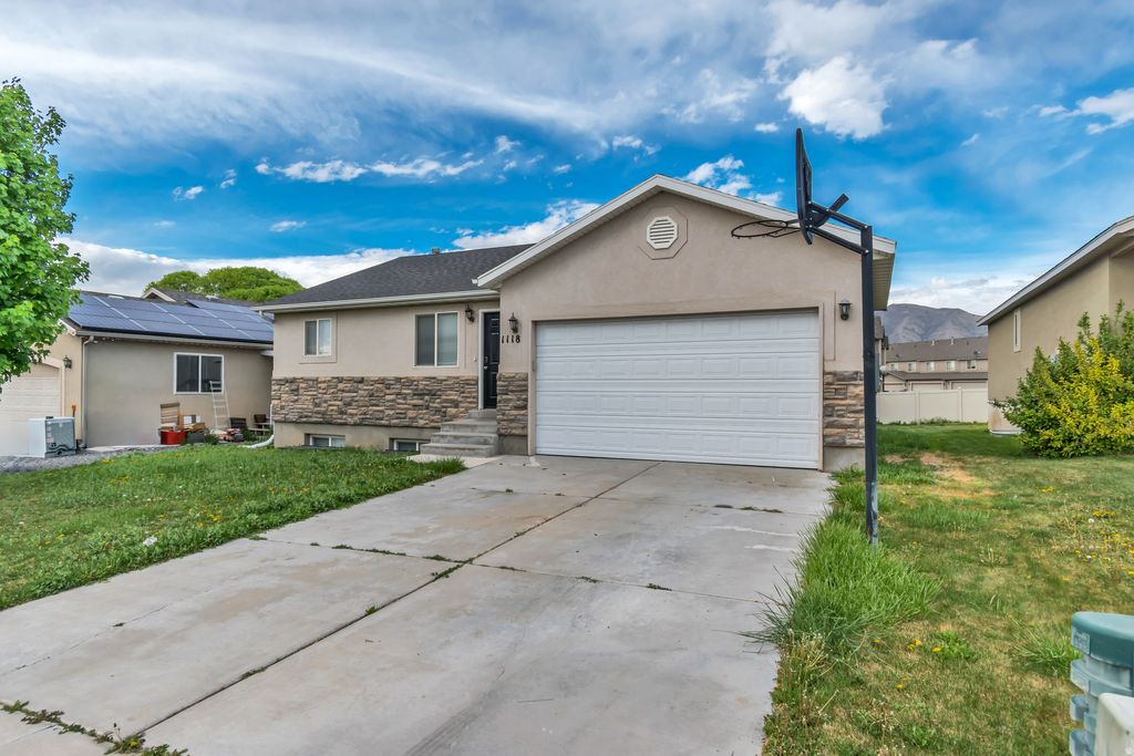 Photo of 1118 N RIDGE CT E, Spanish Fork, UT 84660 (MLS # 2150249)