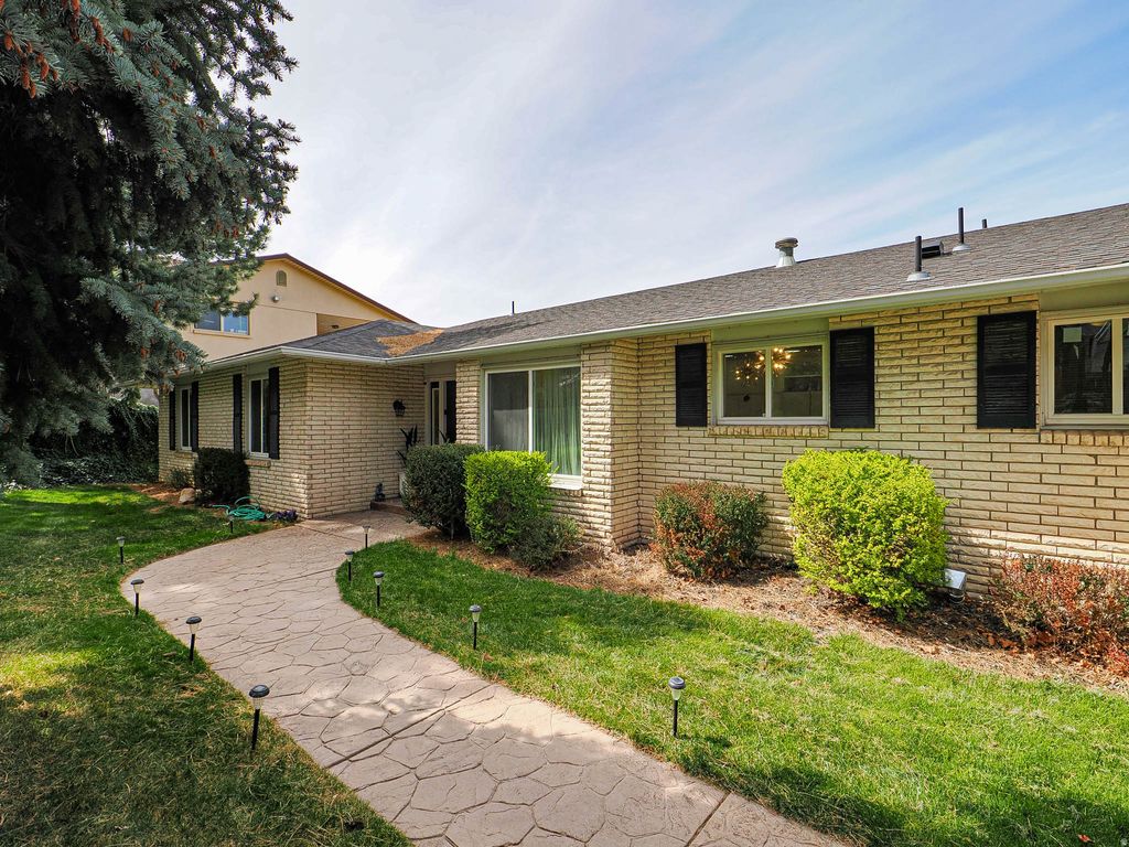 Photo of 4532 S JUPITER DR, Salt Lake City, UT 84124 (MLS # 2148137)