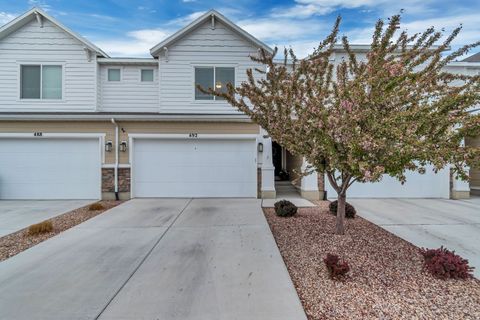 Photo of 492 FOX CHASE LN S, Saratoga Springs, UT 84045 (MLS # 2151686)