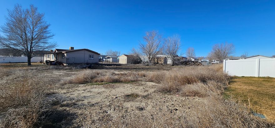 Motivated seller, place your new manufactured home on this lot, utilities are close. Buyer is to verify the location and cost of all utilities.
