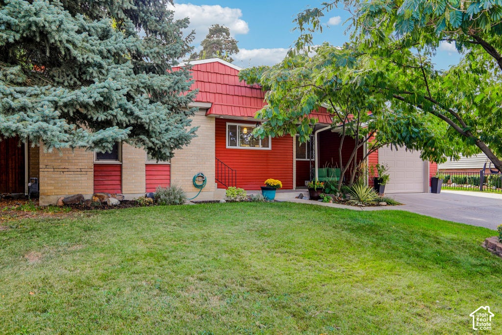 Photo of 7449 S BRIDGEWATER DR, Cottonwood Heights, UT 84121 (MLS # 2188603)