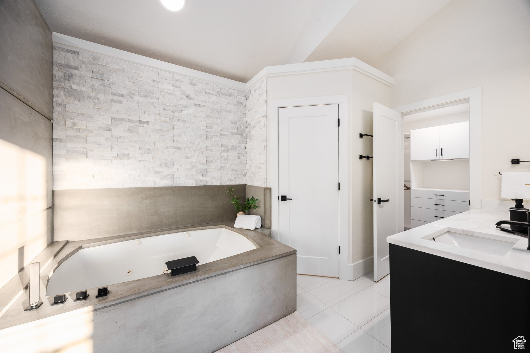 SHERWOOD HILLS - Residential