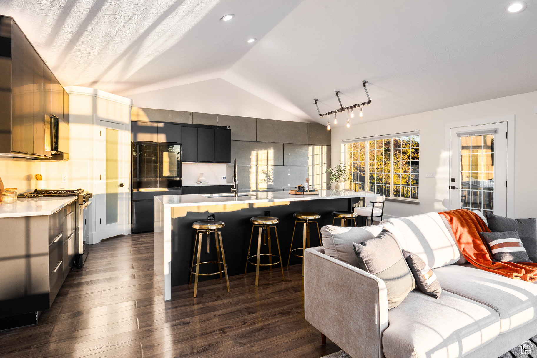 SHERWOOD HILLS - Residential