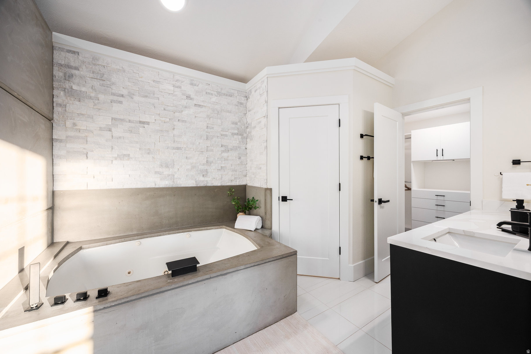 SHERWOOD HILLS - Residential