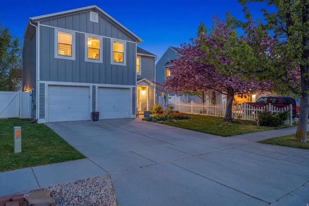 Photo of 45 N MONTROSE LN, Saratoga Springs, UT 84043 (MLS # 2149277)