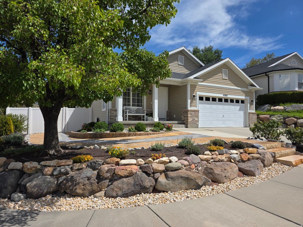 Photo of 14303 S HONEYFIELD DR E, Draper, UT 84020 (MLS # 2181705)