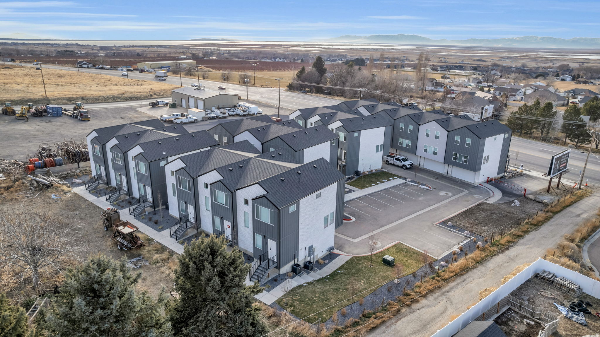 LAKE POINTE - Residential