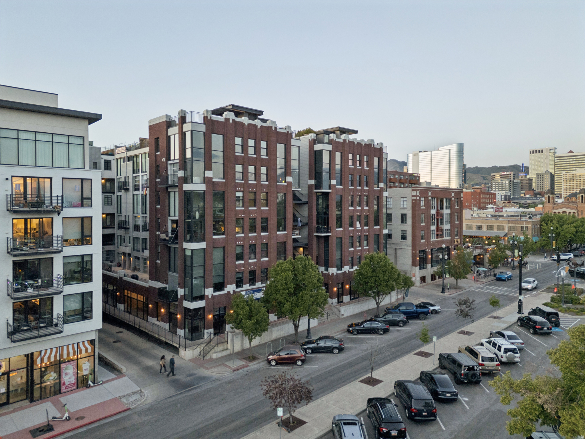 BROADWAY PARK LOFTS - Residential
