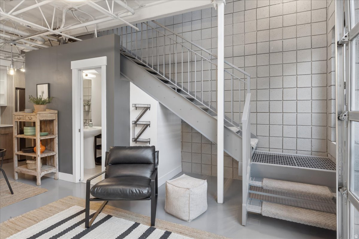 BROADWAY PARK LOFTS - Residential