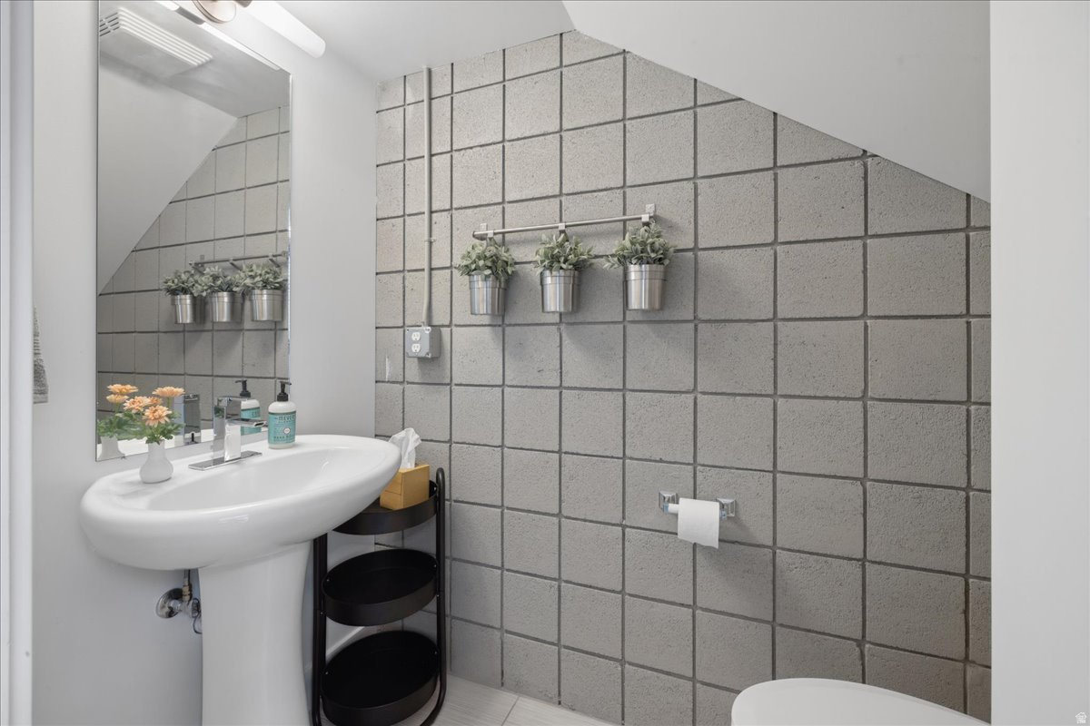 BROADWAY PARK LOFTS - Residential