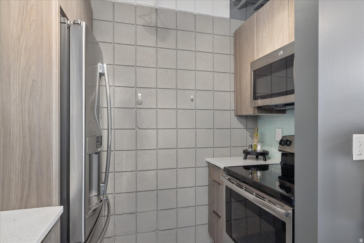 BROADWAY PARK LOFTS - Residential