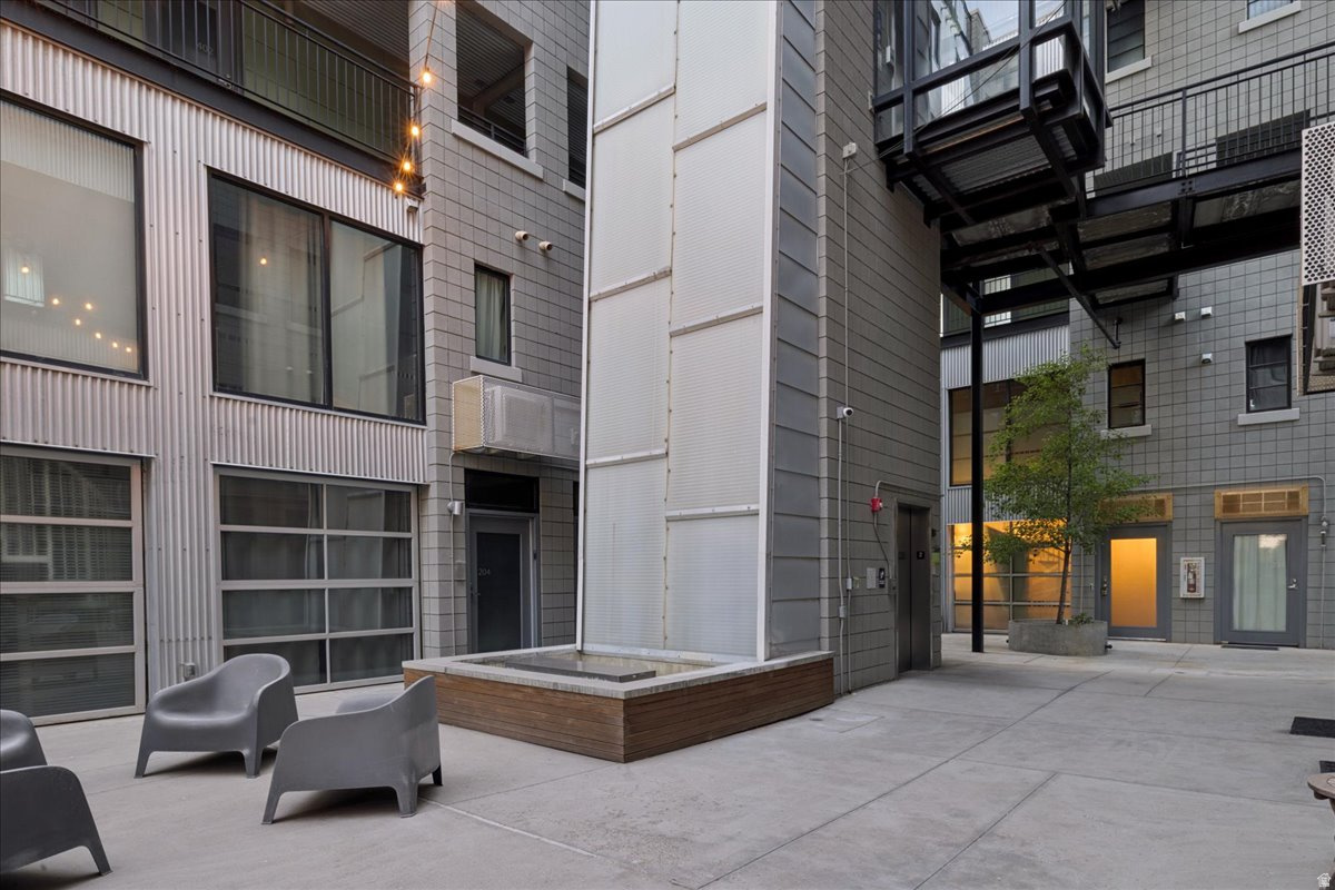 BROADWAY PARK LOFTS - Residential