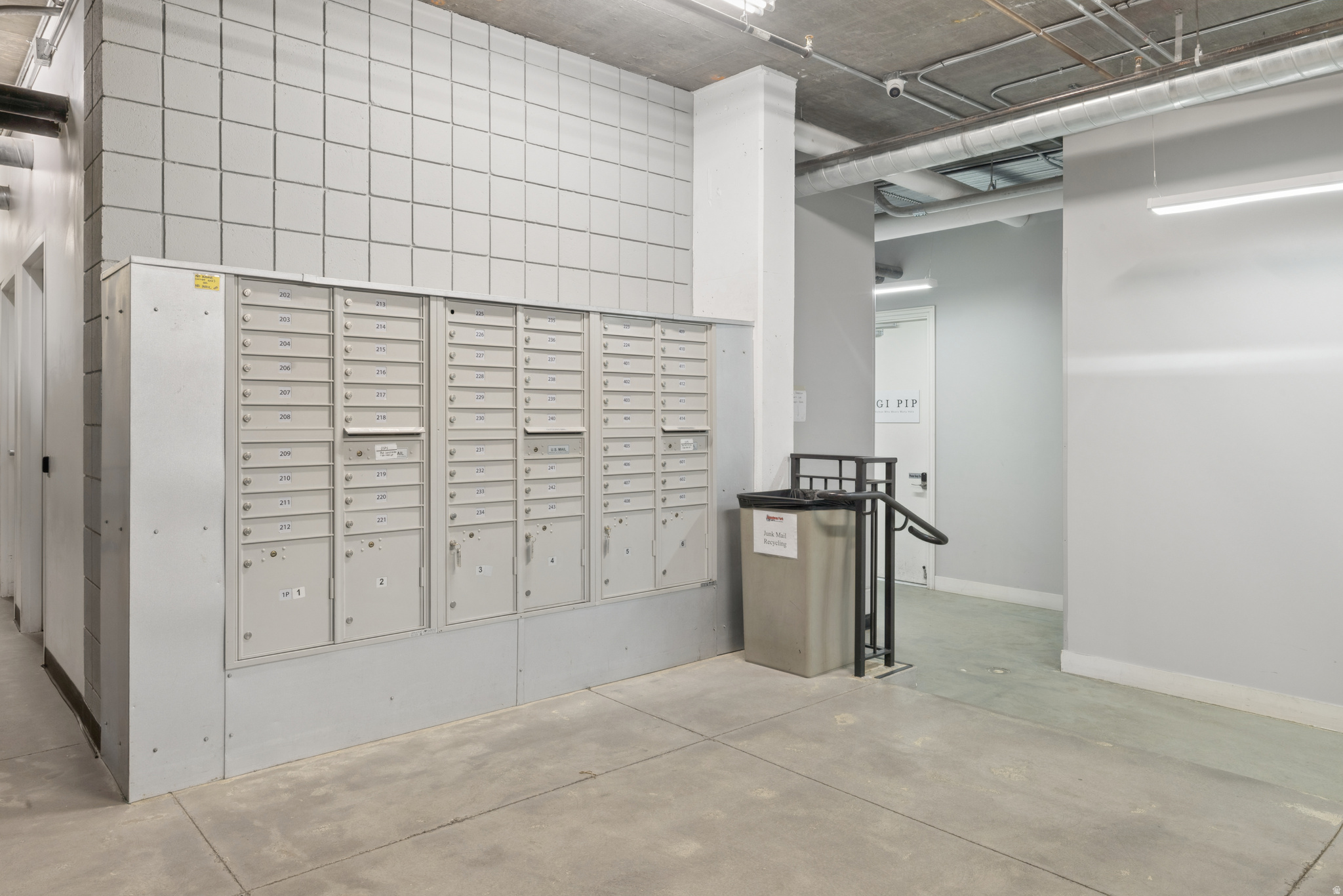 BROADWAY PARK LOFTS - Residential