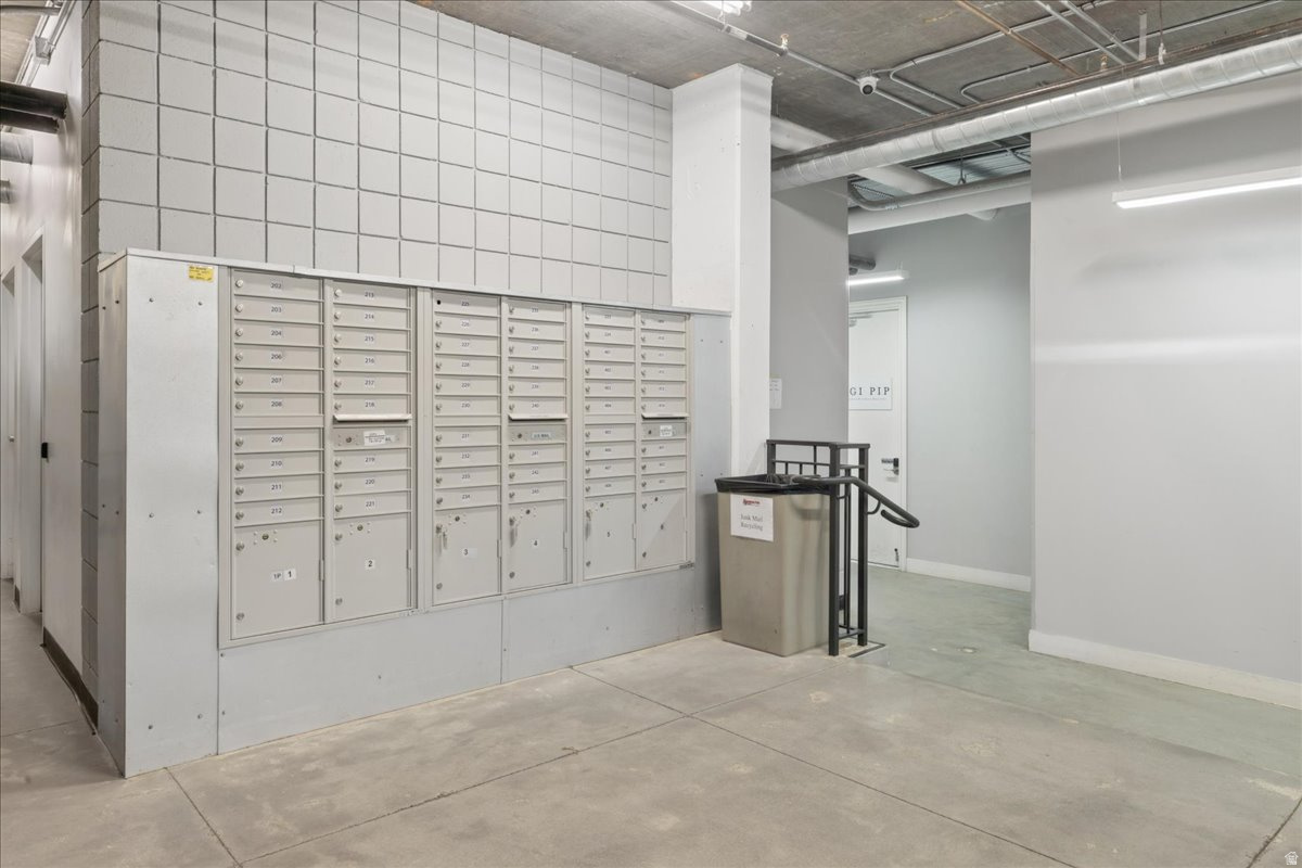 BROADWAY PARK LOFTS - Residential