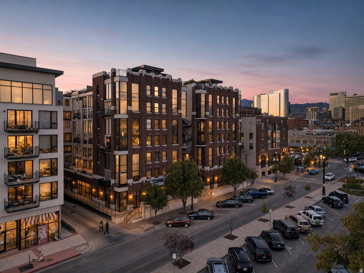 BROADWAY PARK LOFTS - Residential