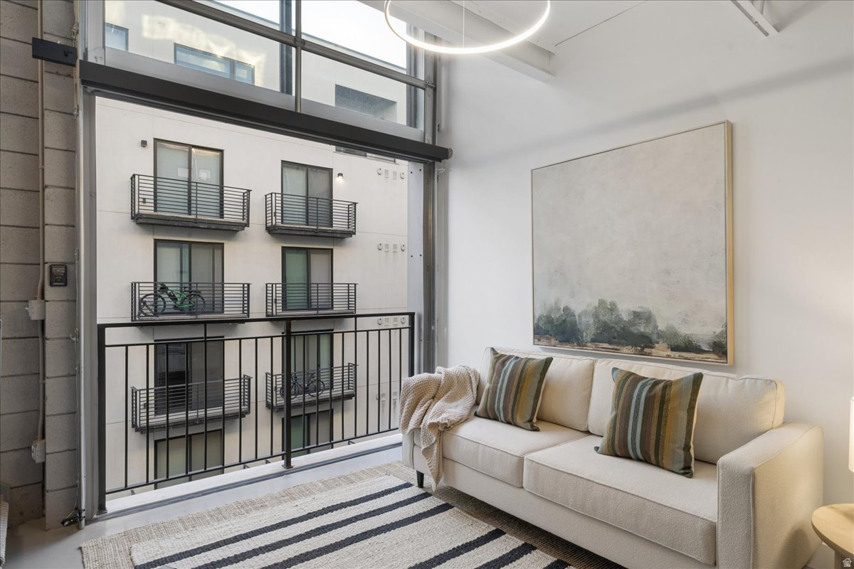 BROADWAY PARK LOFTS - Residential
