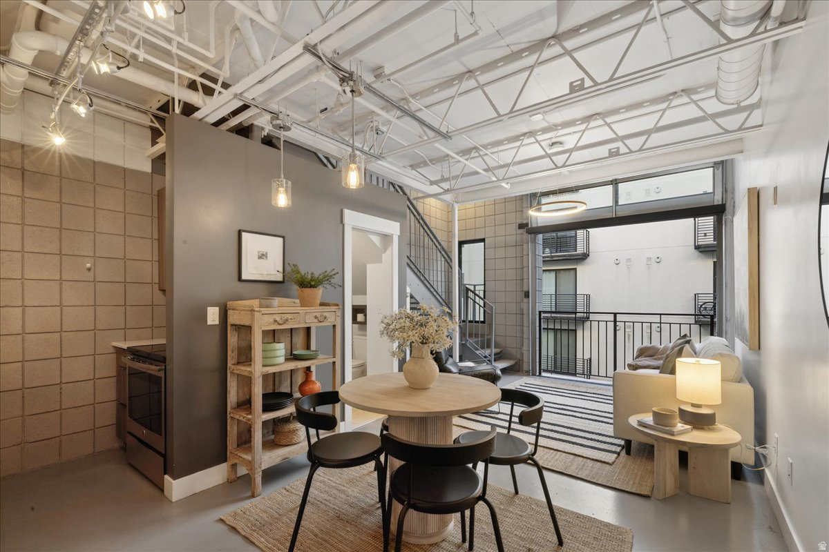 BROADWAY PARK LOFTS - Residential