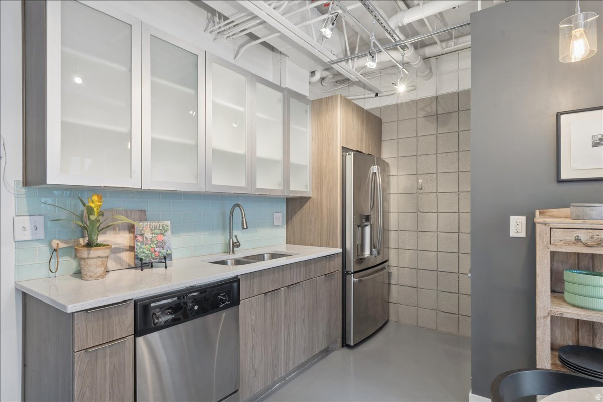 BROADWAY PARK LOFTS - Residential