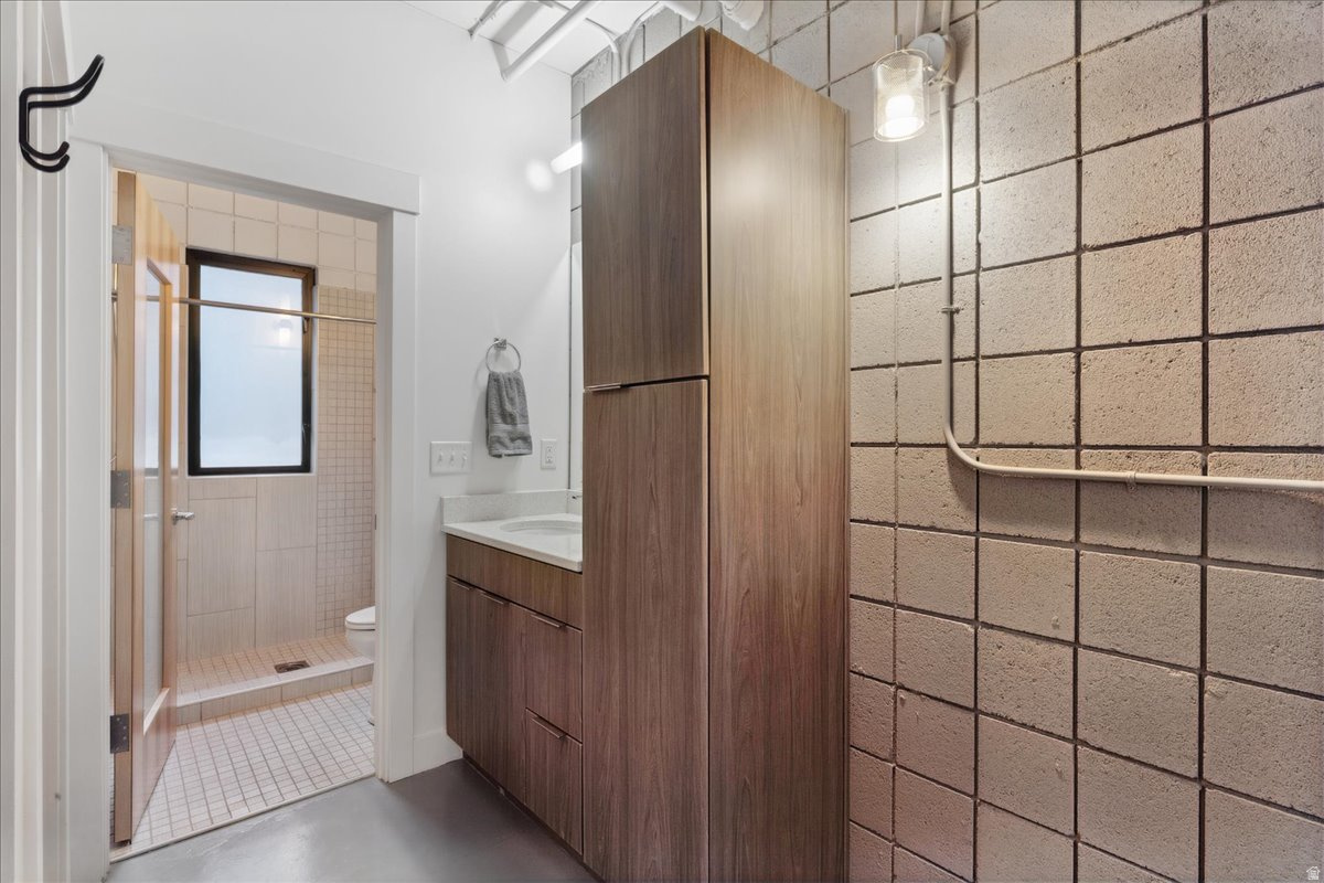 BROADWAY PARK LOFTS - Residential