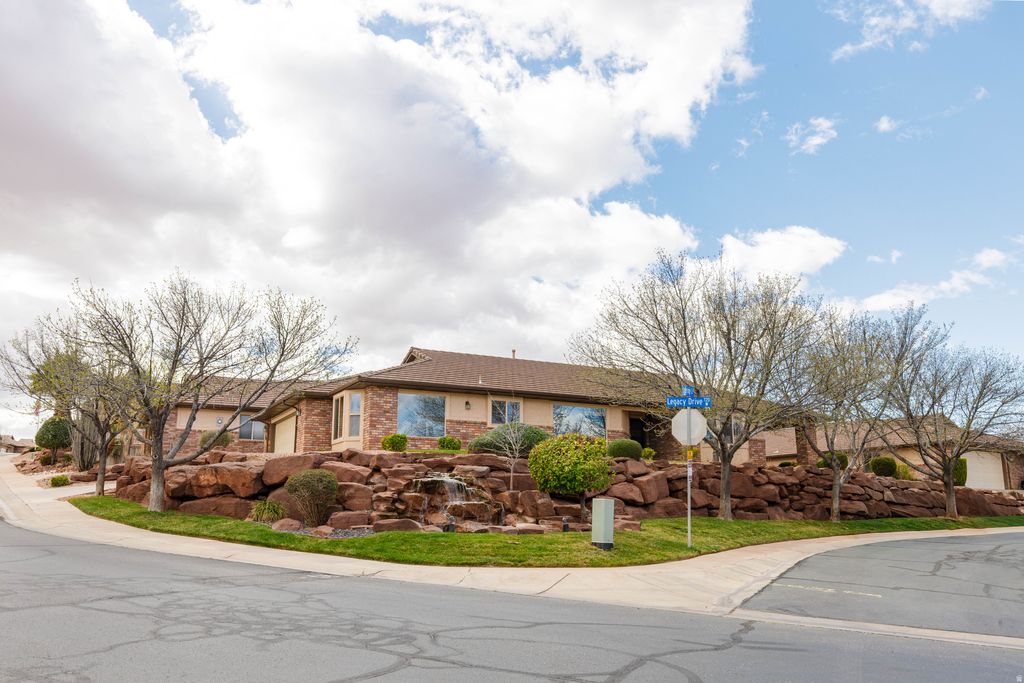 Photo of 2072 S LEGACY DR, Saint George, UT 84770 (MLS # 2141403)