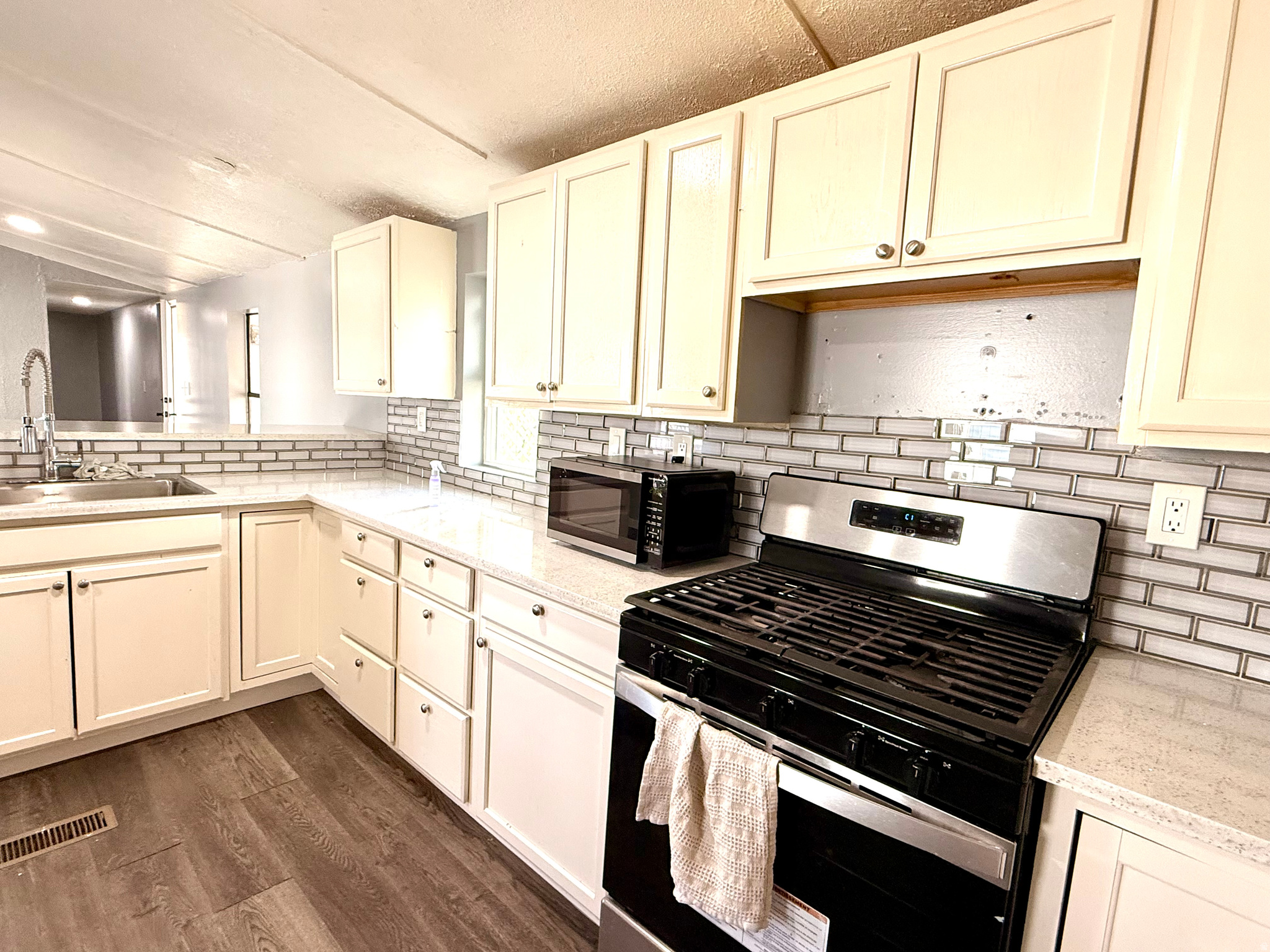 RIDGEWOOD ESTATES MHP - Residential