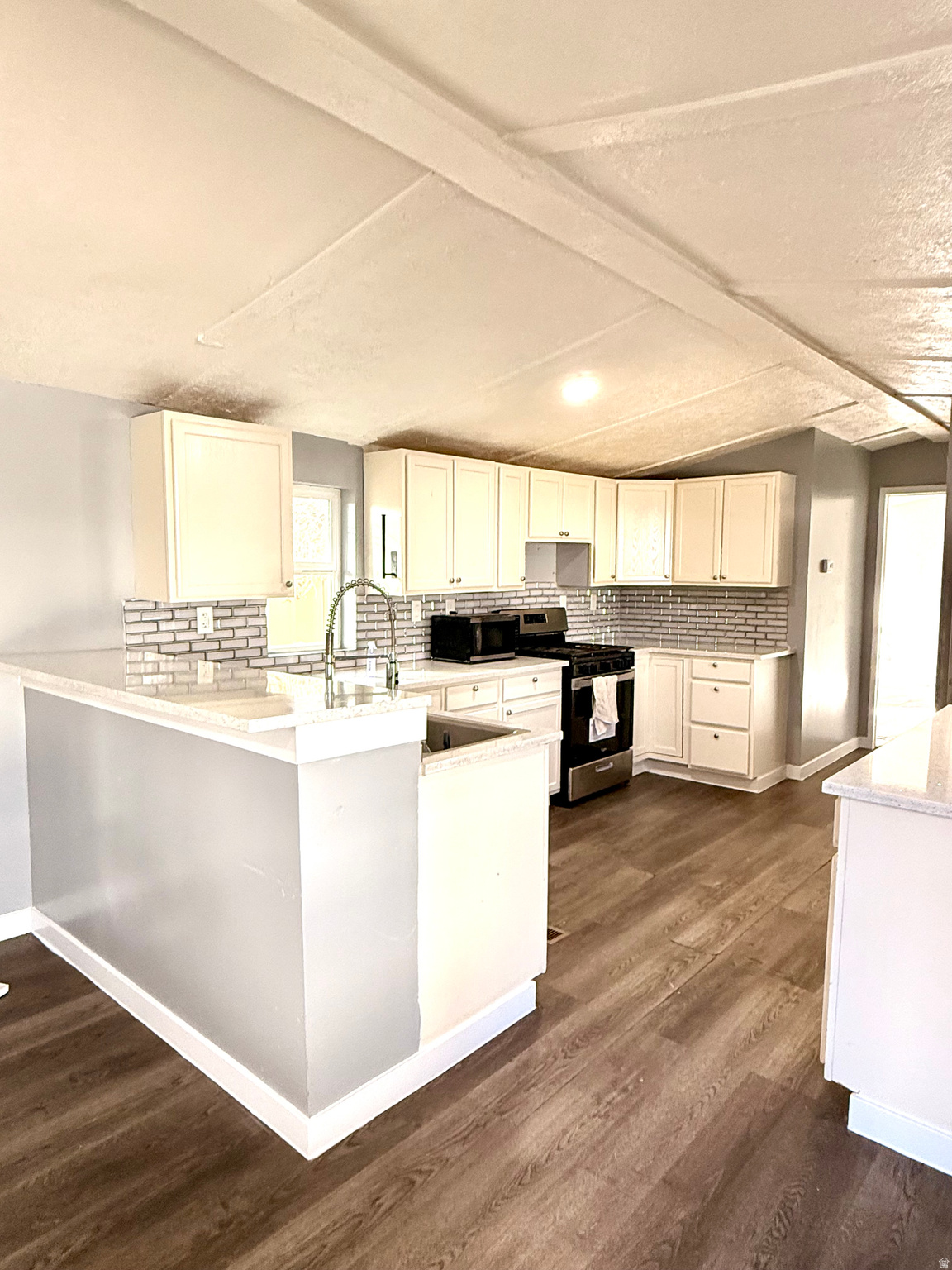 RIDGEWOOD ESTATES MHP - Residential