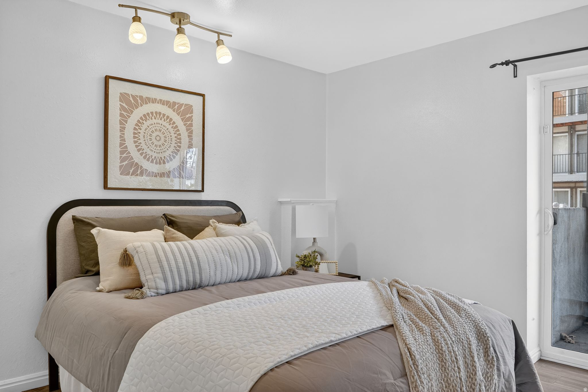 CREEKSIDE EAST CONDM - Residential