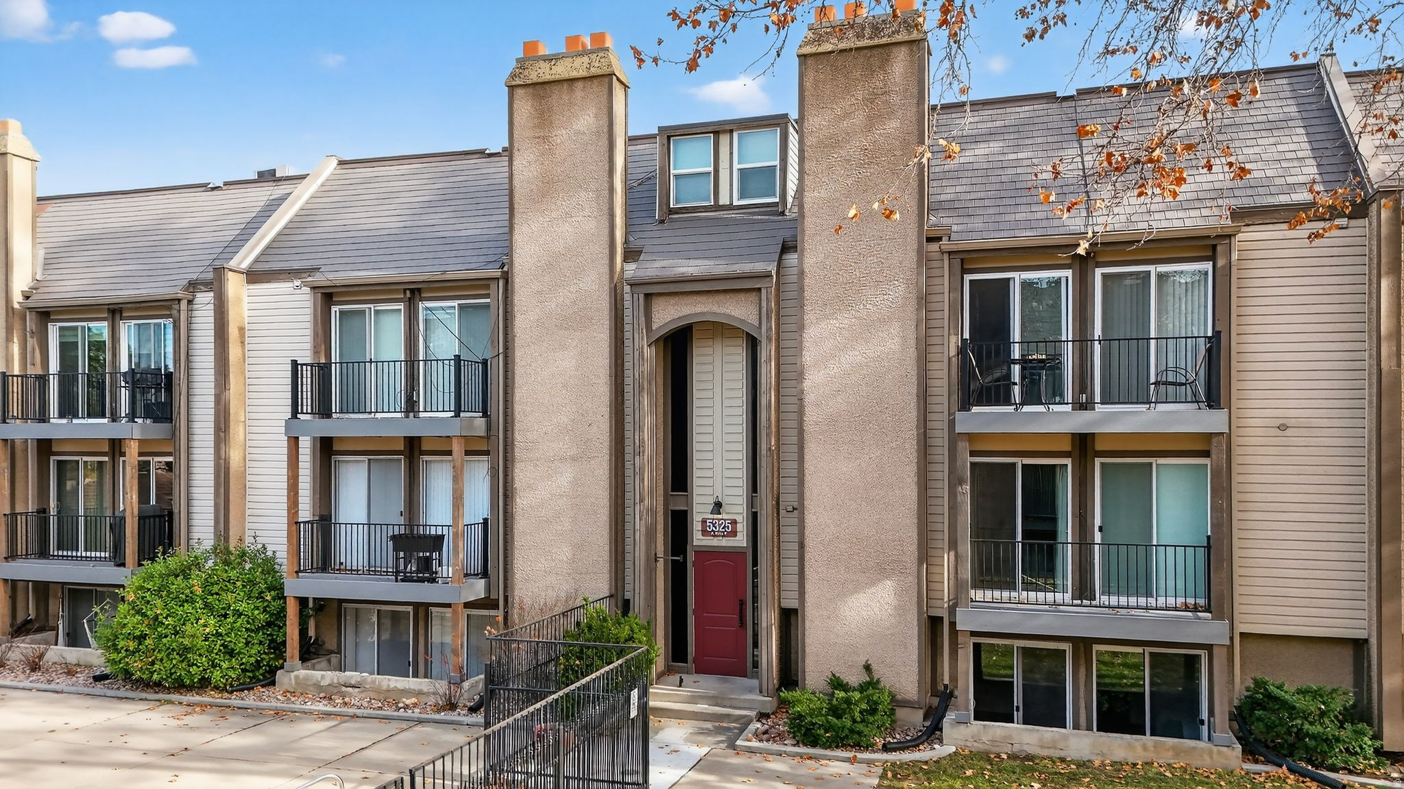 CREEKSIDE EAST CONDM - Residential